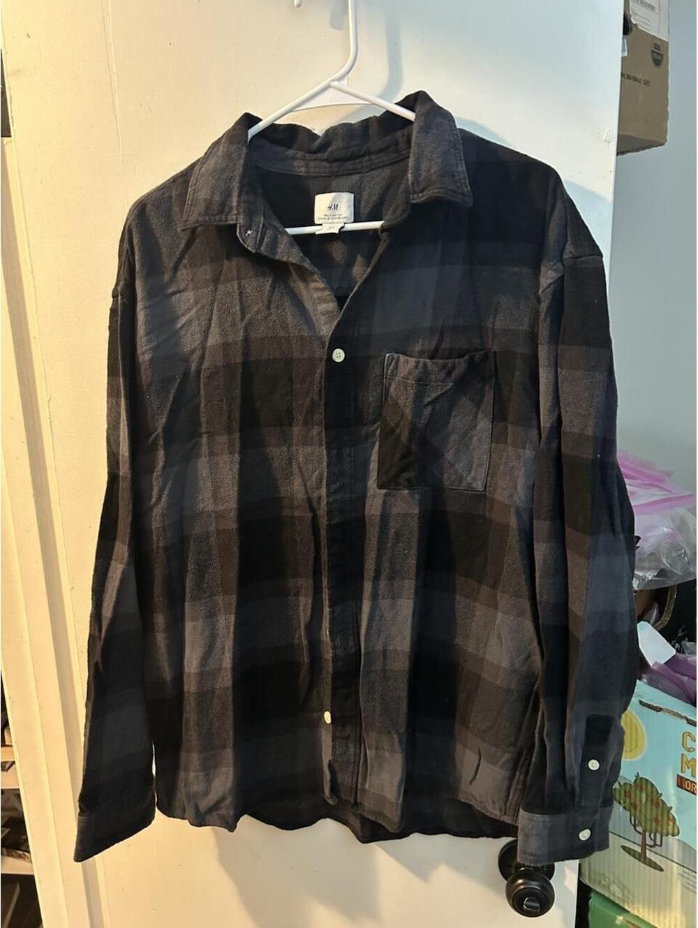 H&M black and gray plaid flannel shirt size L
